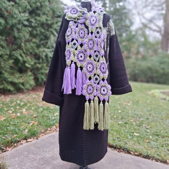 Black Long Sweater with Light Purple Rose and Scarf XL Plus - Picture 3 of 11